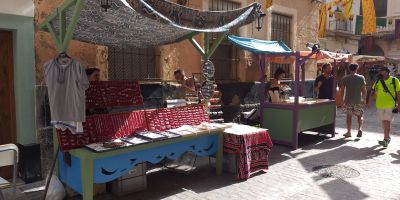 Paradas Mercado Andalusí de Israel Kierman (Izquierda) e Isabel (Derecha) - Barrio del Pópulo